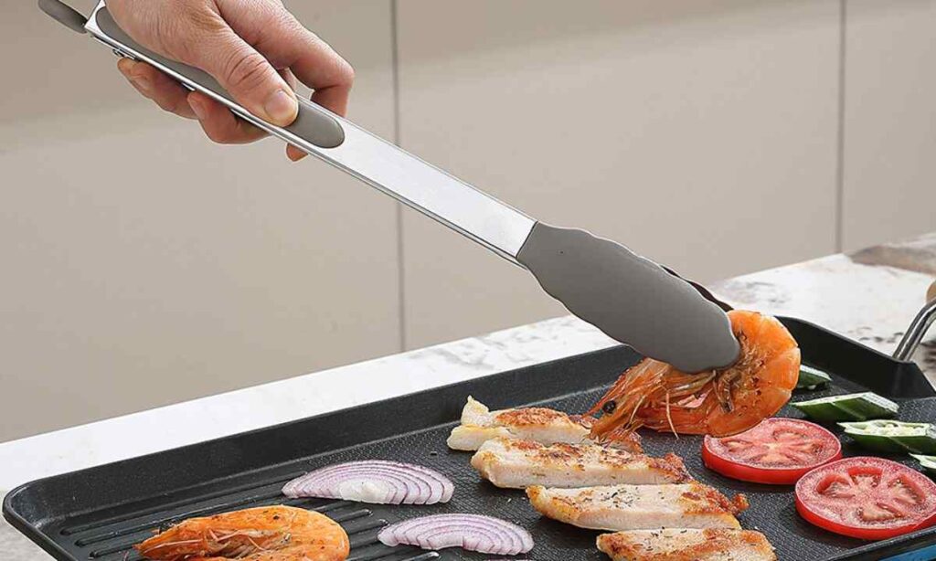 Spatula or Kitchen Tongs (Blade Length)