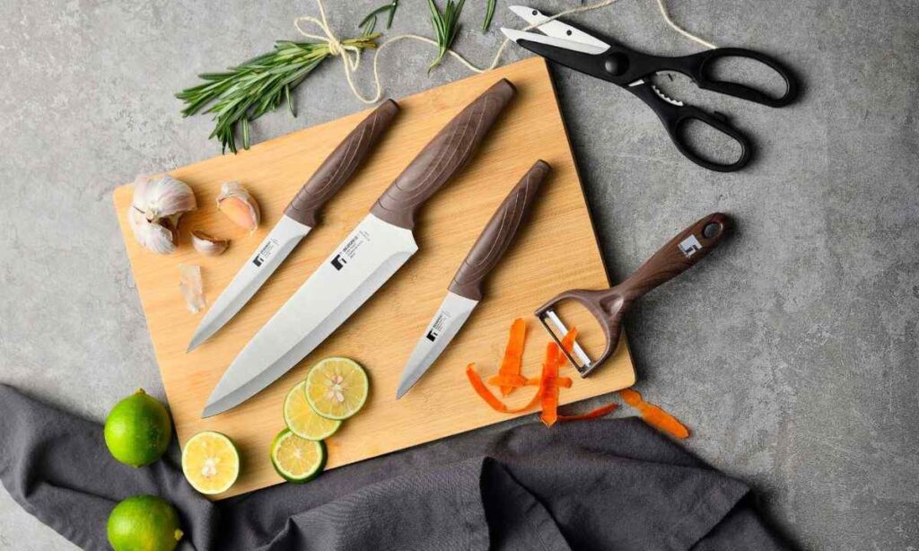 Standard Kitchen Knife (Blade Plus Handle)